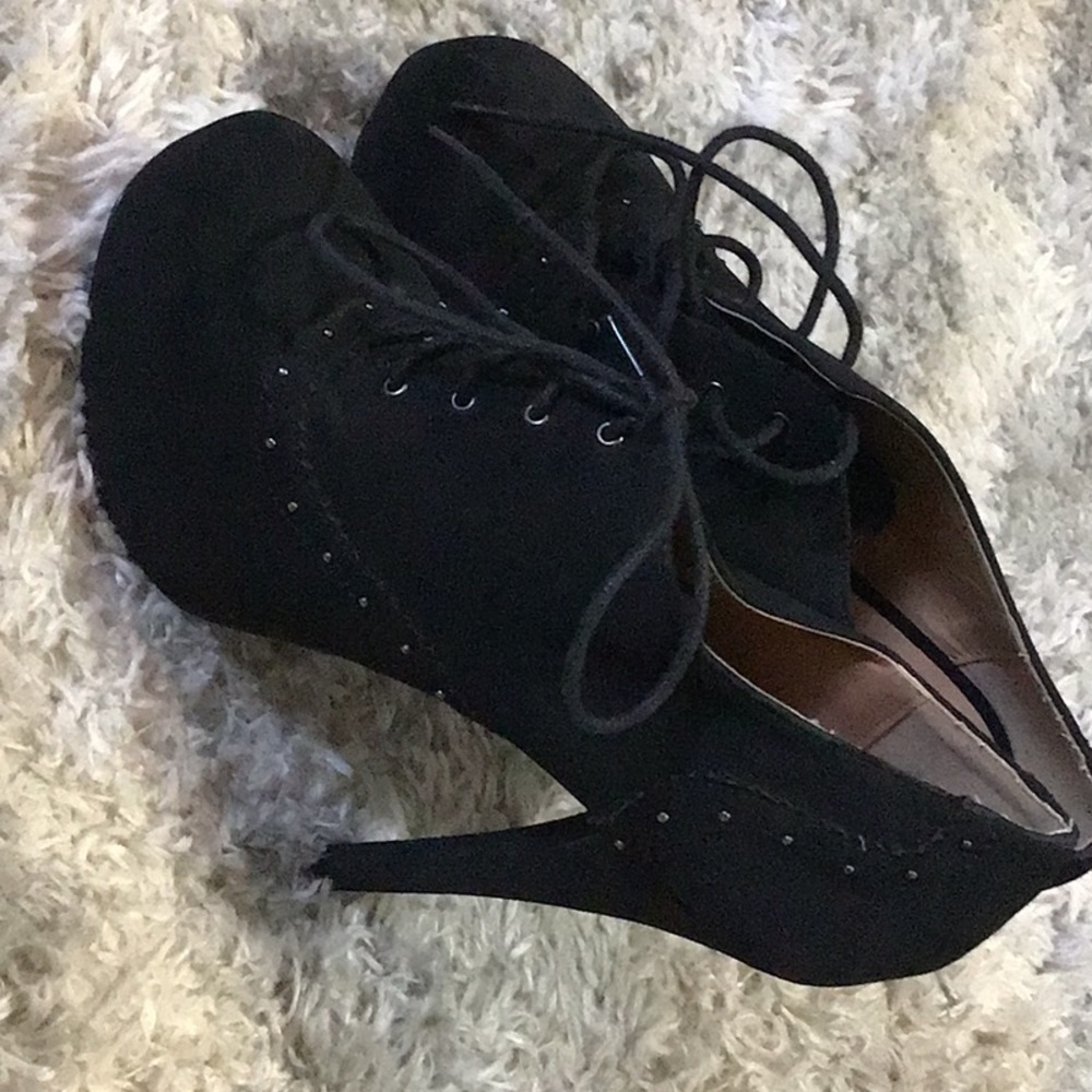 Platform lace, high heels